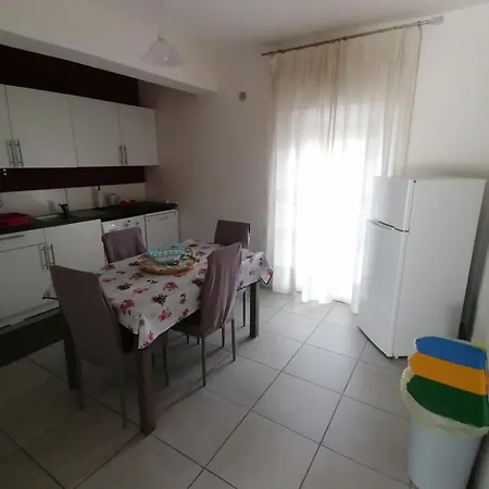 Happydays - Equipped - Intero Apartment